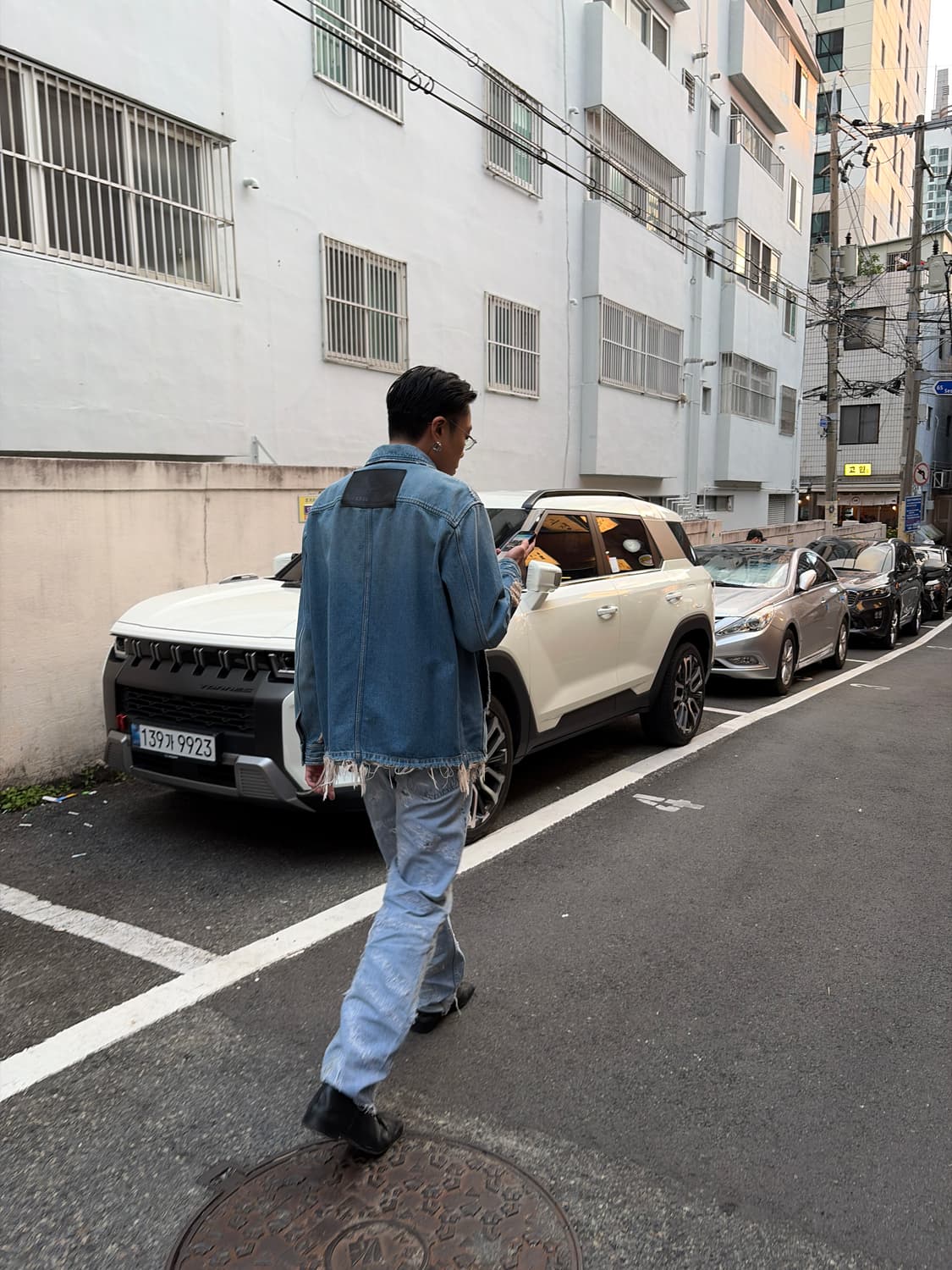 디젤(DIESEL) 라이트블루컬러 워시드 데님 컷아웃 커버올 자켓 상품이미지3