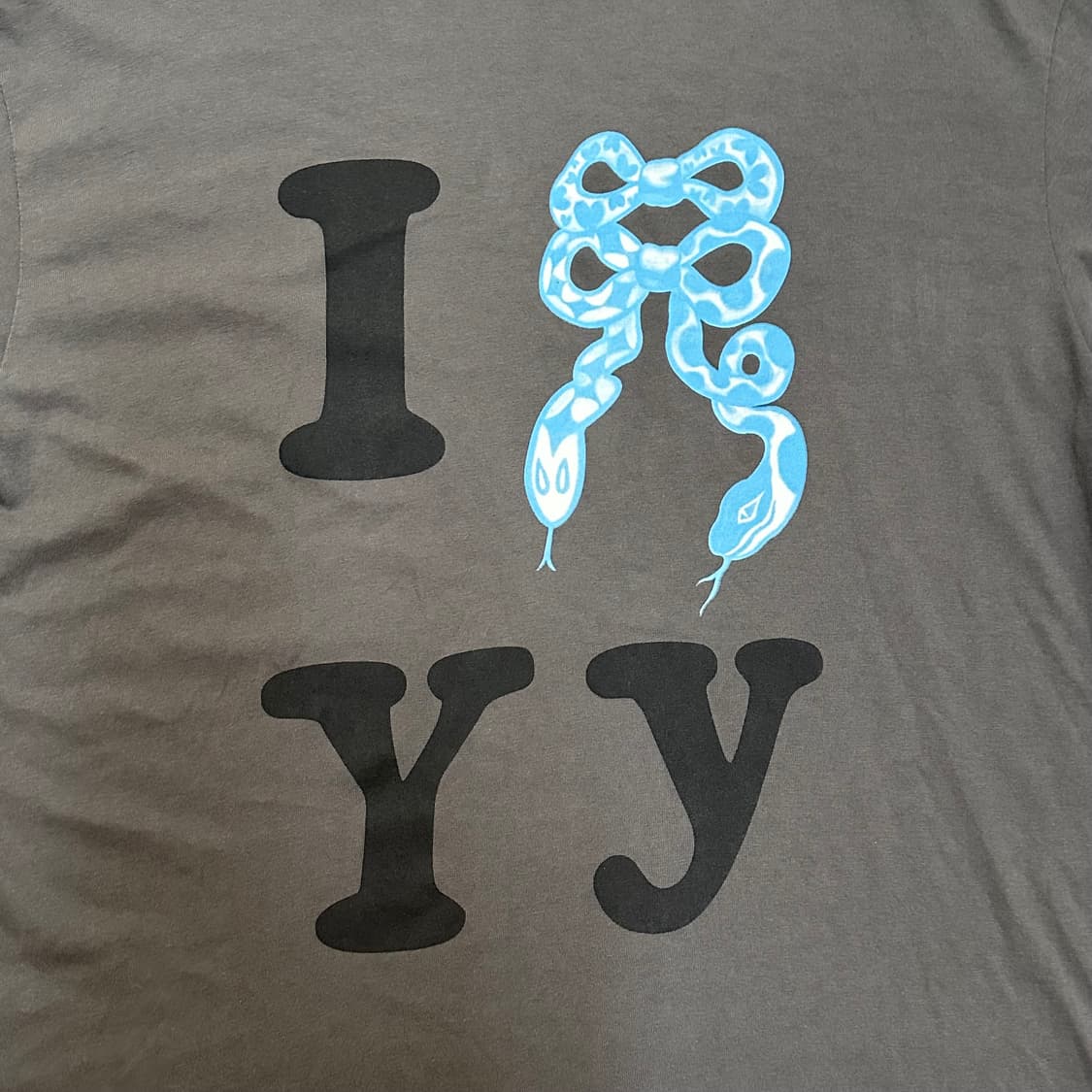 Open yy 오픈와이와이 오픈 블루 리본 스네이크 뱀 티셔츠 차콜 상품이미지2