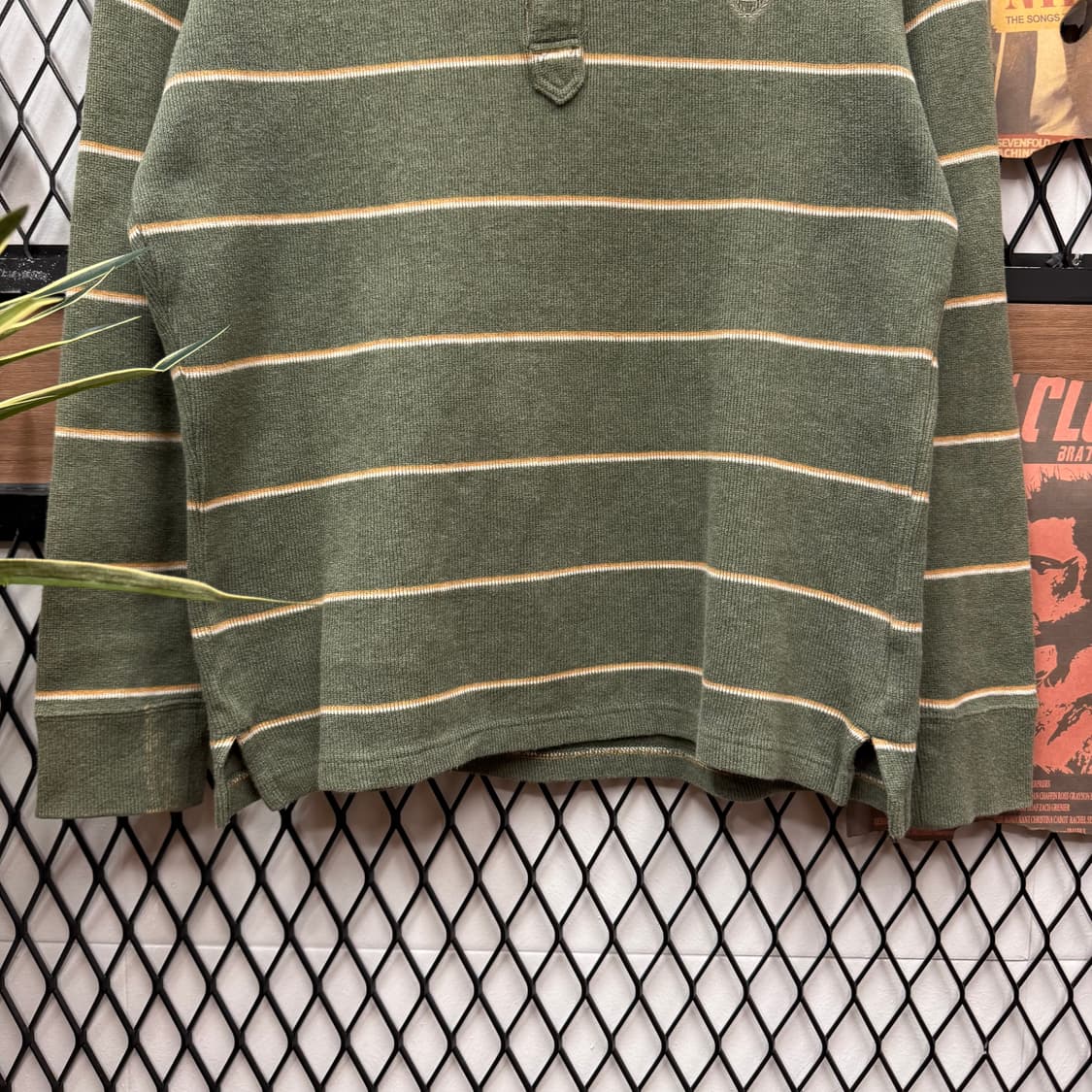 챕스 럭비 니트 PK 스트라이프 패턴 전면 로고 디테일 올리브 상품이미지4