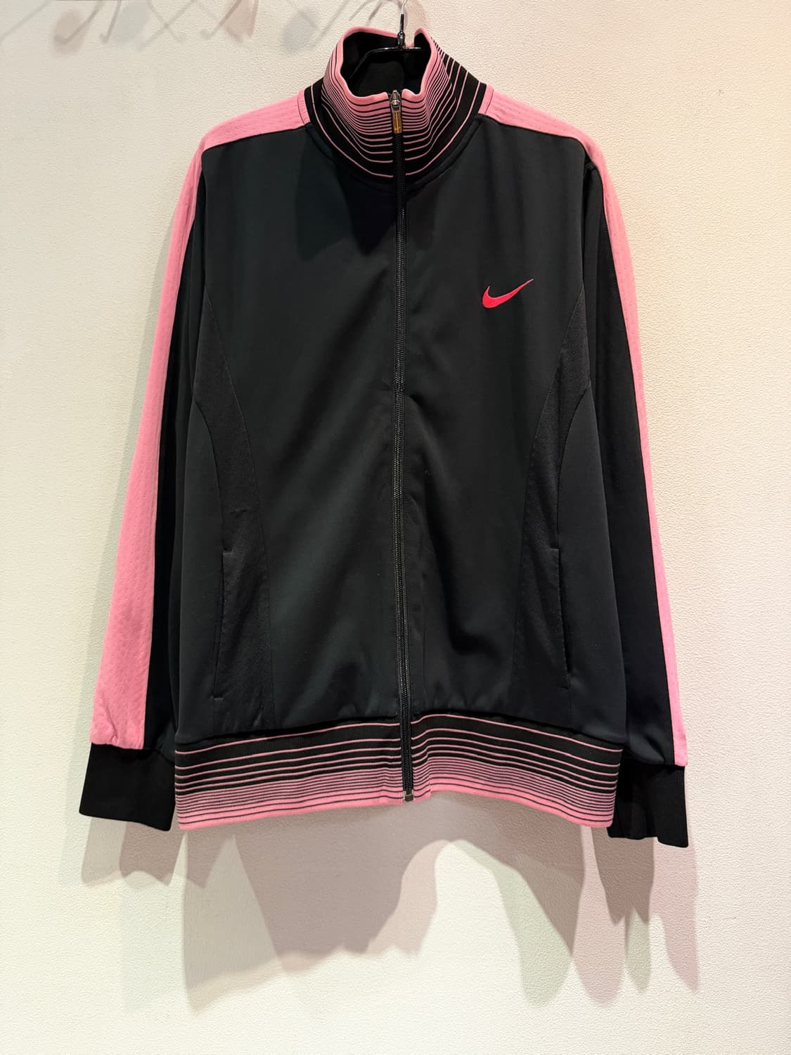 나이키 블랙 핑크 라인 트랙 재킷 상품이미지2
