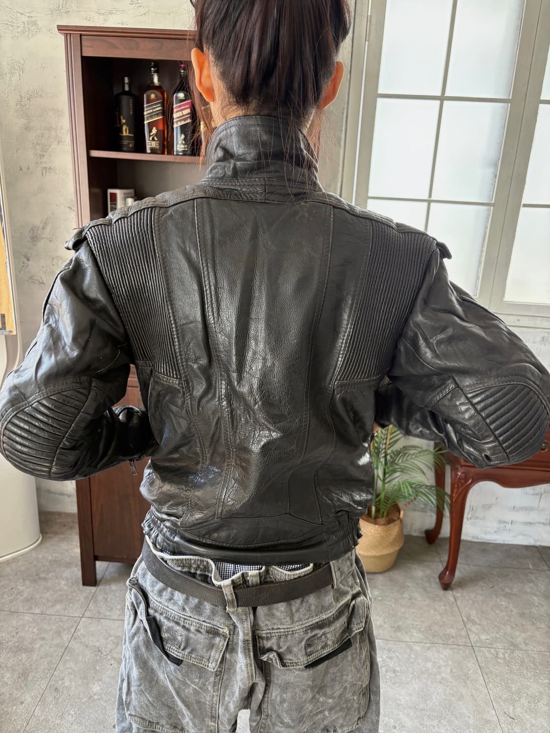 하네스 디테일 바이커 레더 자켓 상품이미지3