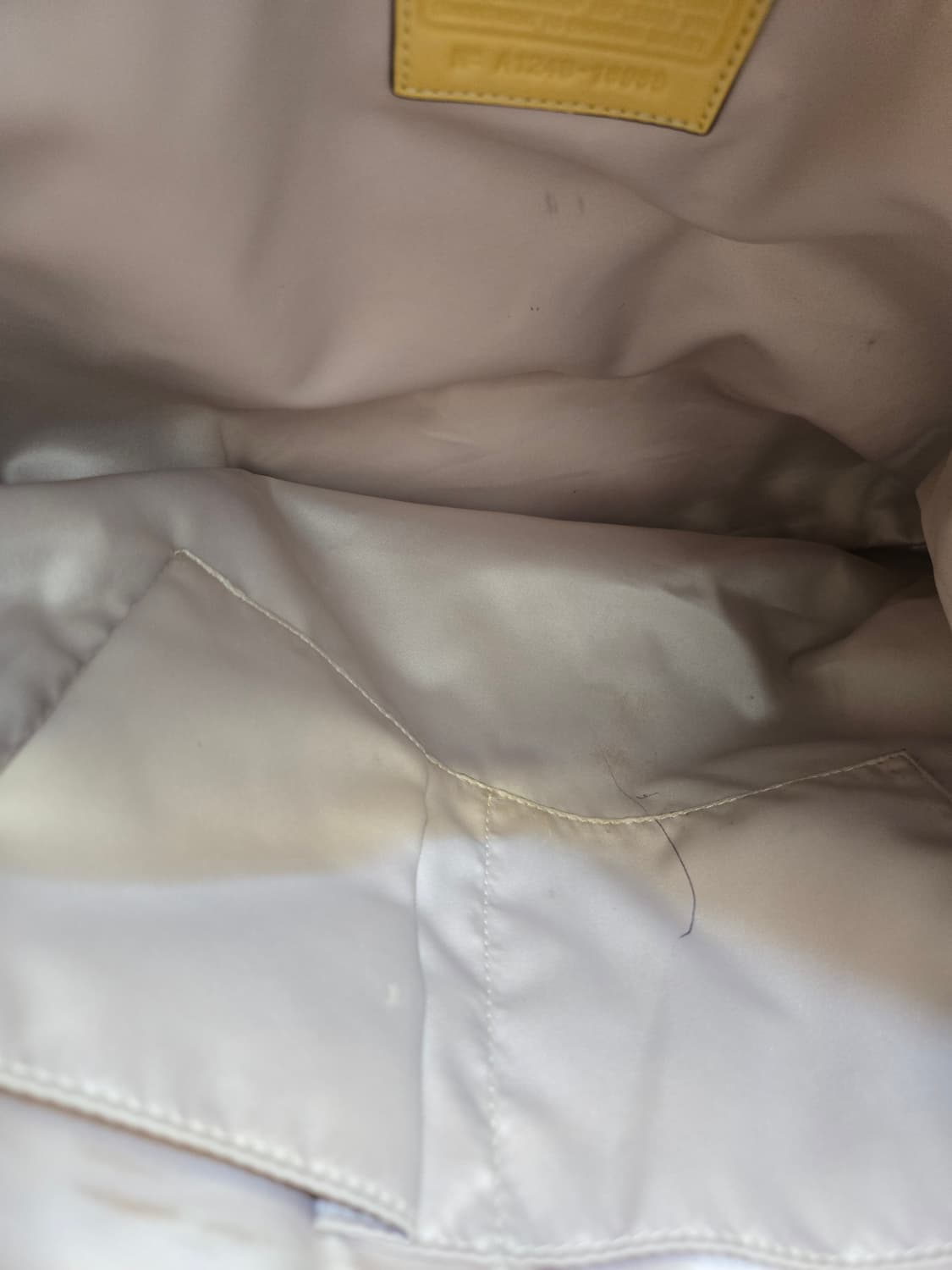 코치 시그니처 숄더백 베이지 옐로우 상품이미지6