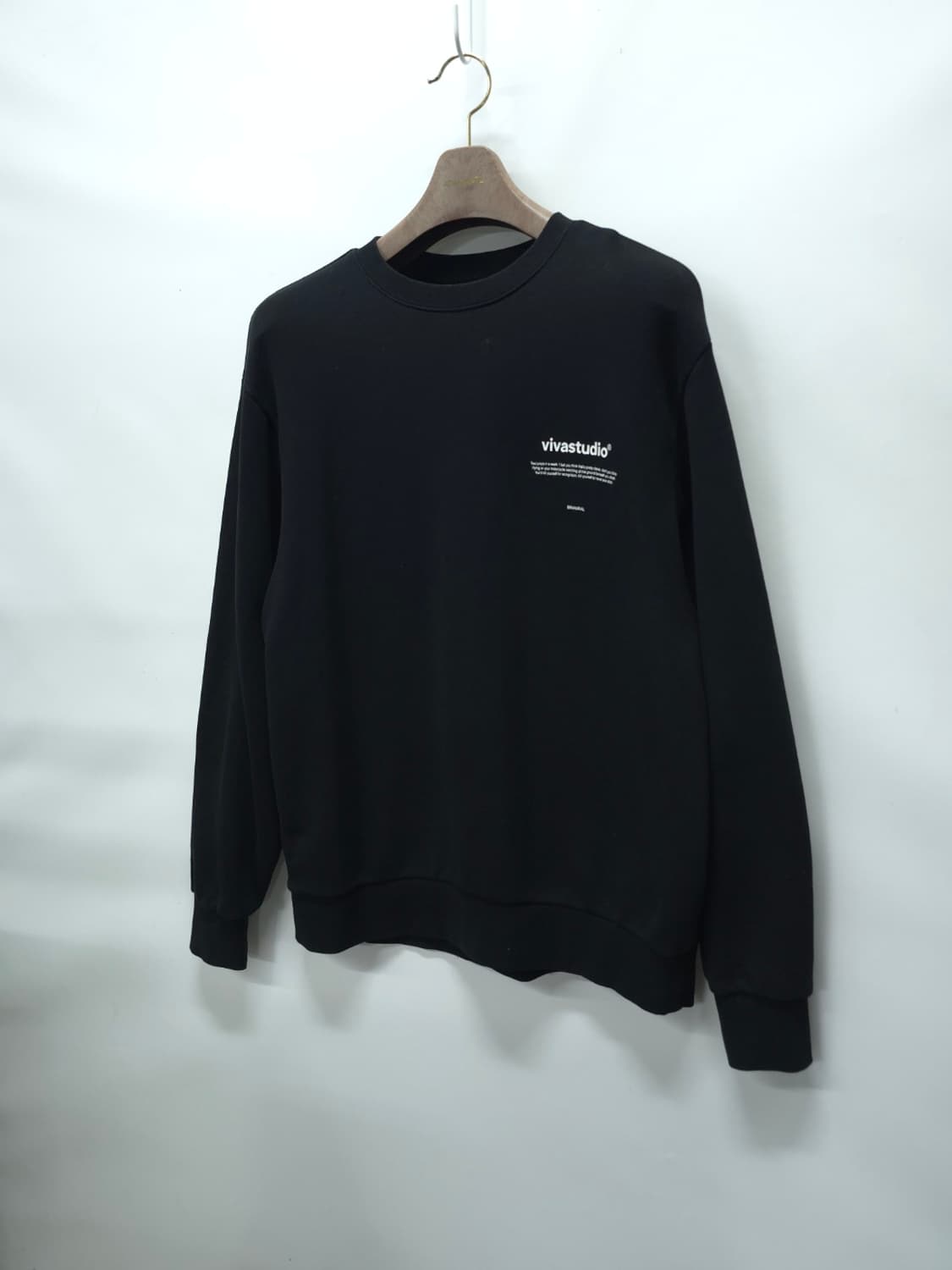 비바스튜디오 로고 맨투맨 블랙 (L사이즈) 상품이미지2