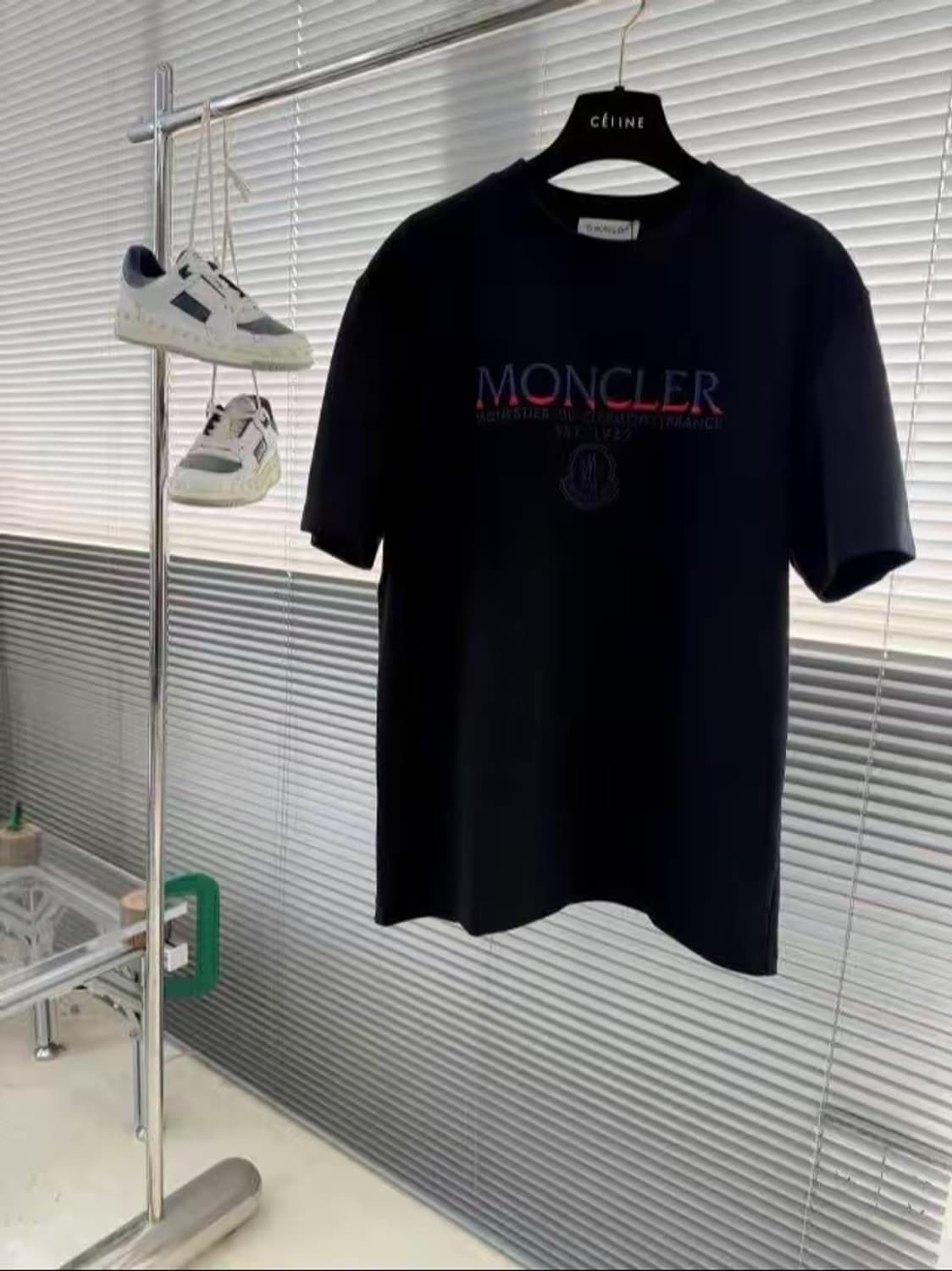 몽클 캐쥬얼 반팔티 블랙 상품이미지1