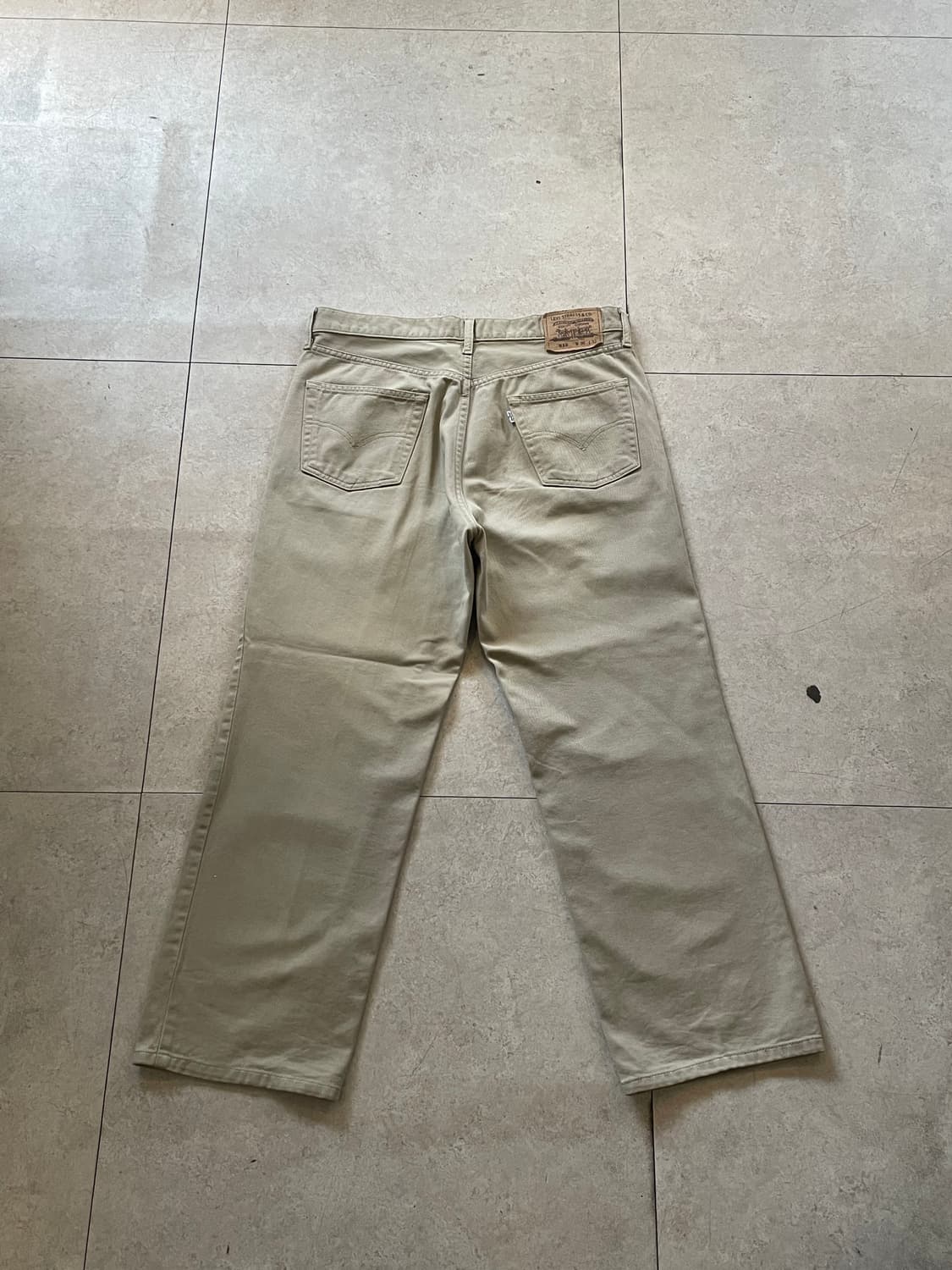 리바이스512 베이지 팬츠 화이트탭 상품이미지1