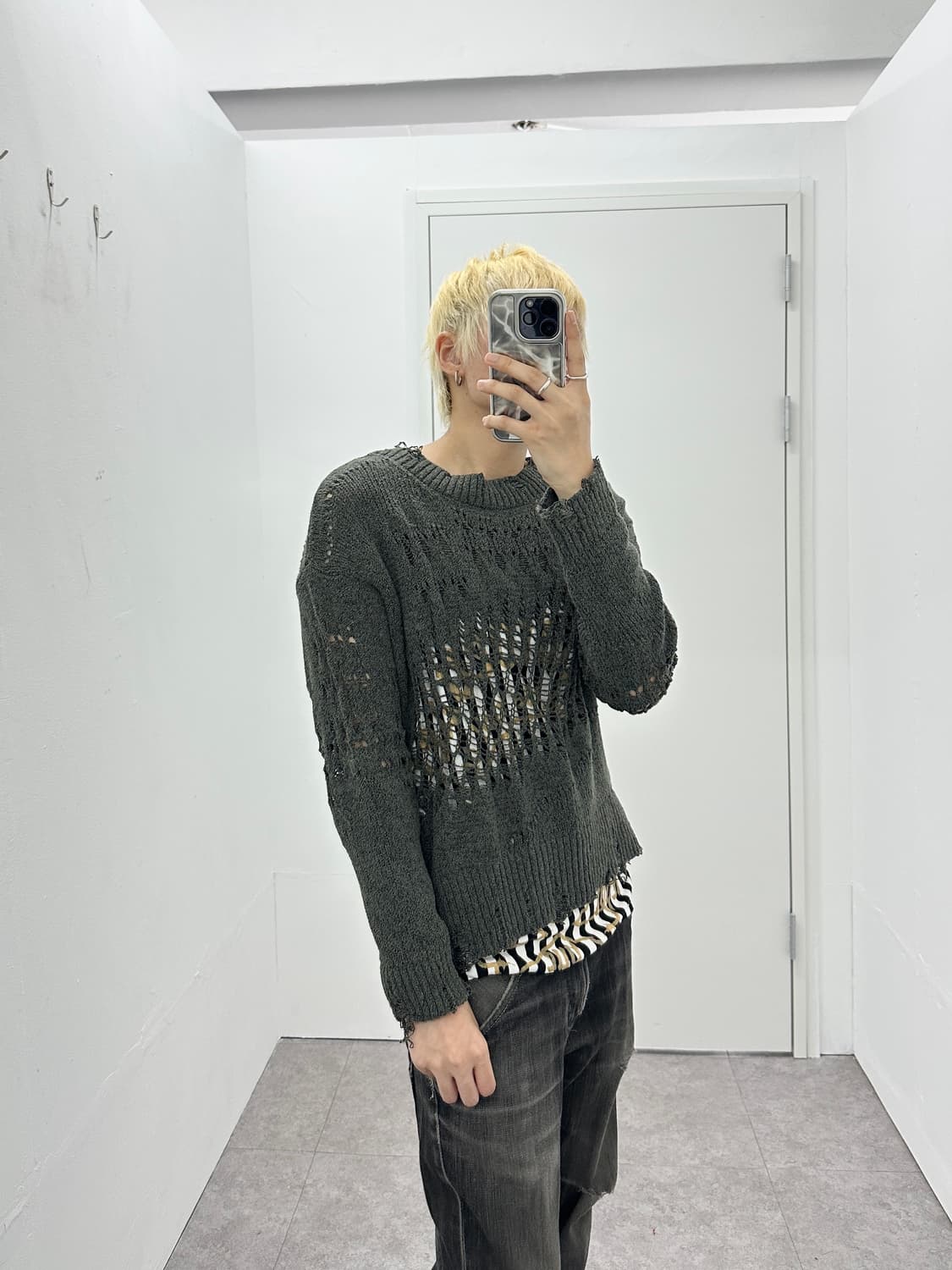 Distressed cut line knit 상품이미지3