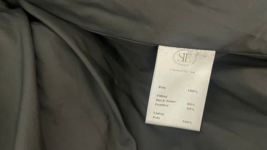 시엔느 레더 심볼 패딩 블랙 상태좋음 옷걸이 커버  상품이미지9
