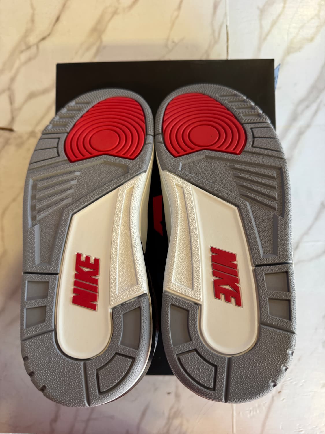 조던3 레트로 블랙 시멘트(2024) 265 팝니다 상품이미지4