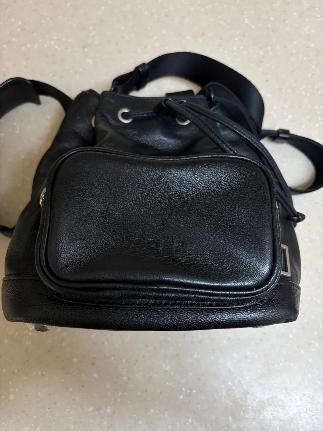 아더에러 피넛 레더 백 숄더백 느와르 상품이미지2