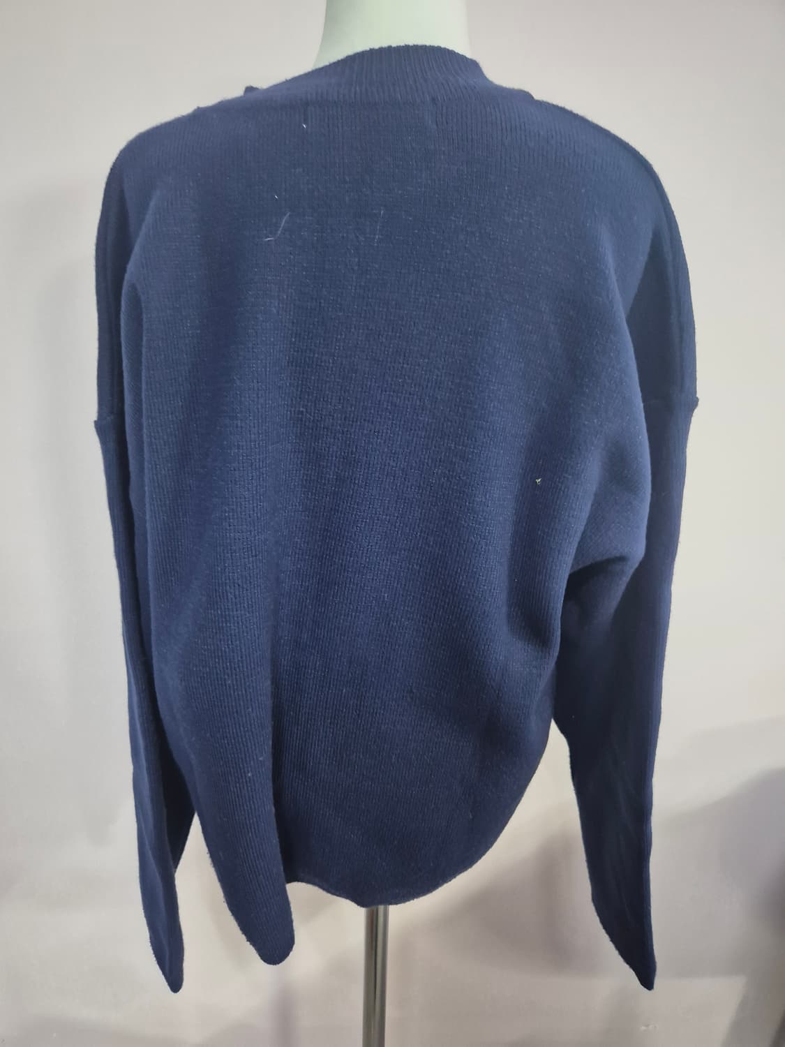 비슬로우 네이비 라운드넥 니트 스웨터 상품이미지2