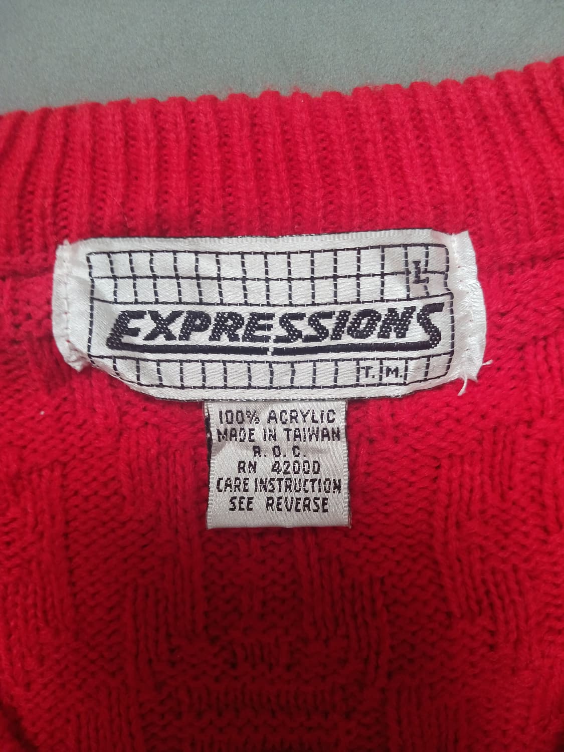 [L] 익스프레션스 레드 패턴 브이넥 니트 스웨터 상품이미지3