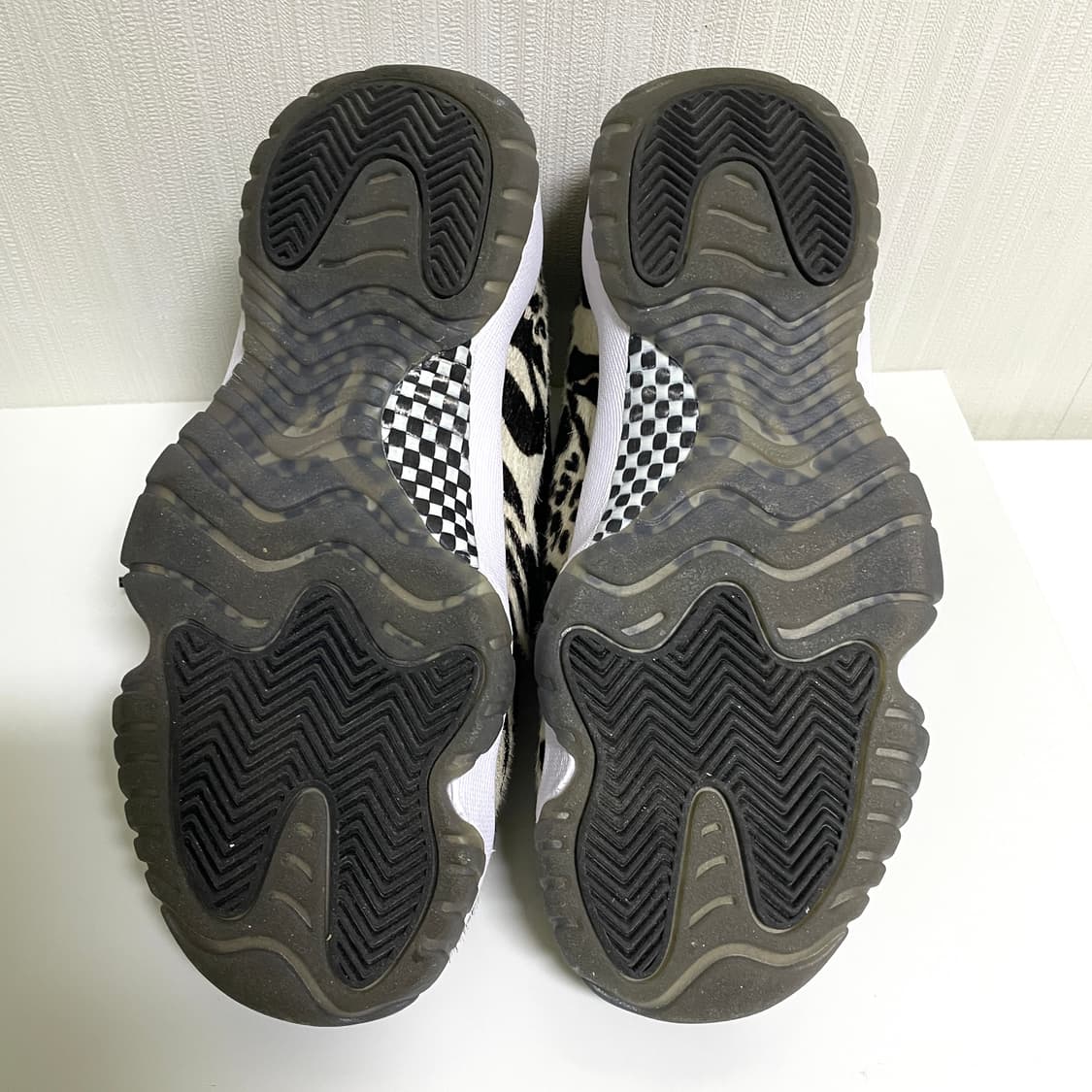 [uk4.5] 상태최상 235-240 조던 송치 레오파드 화이트 농구화 상품이미지10