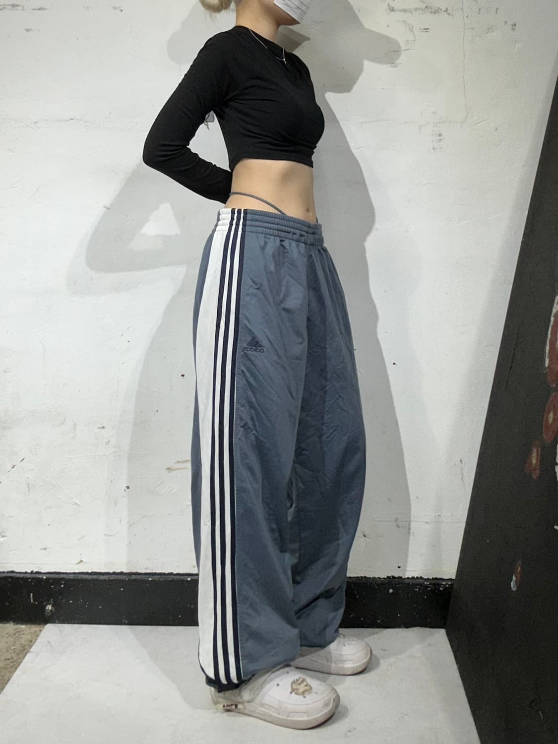 아디다스 그레이 와이드 화이트 삼선 사이드 추리닝 댄스 트레이닝 팬츠 L 상품이미지1