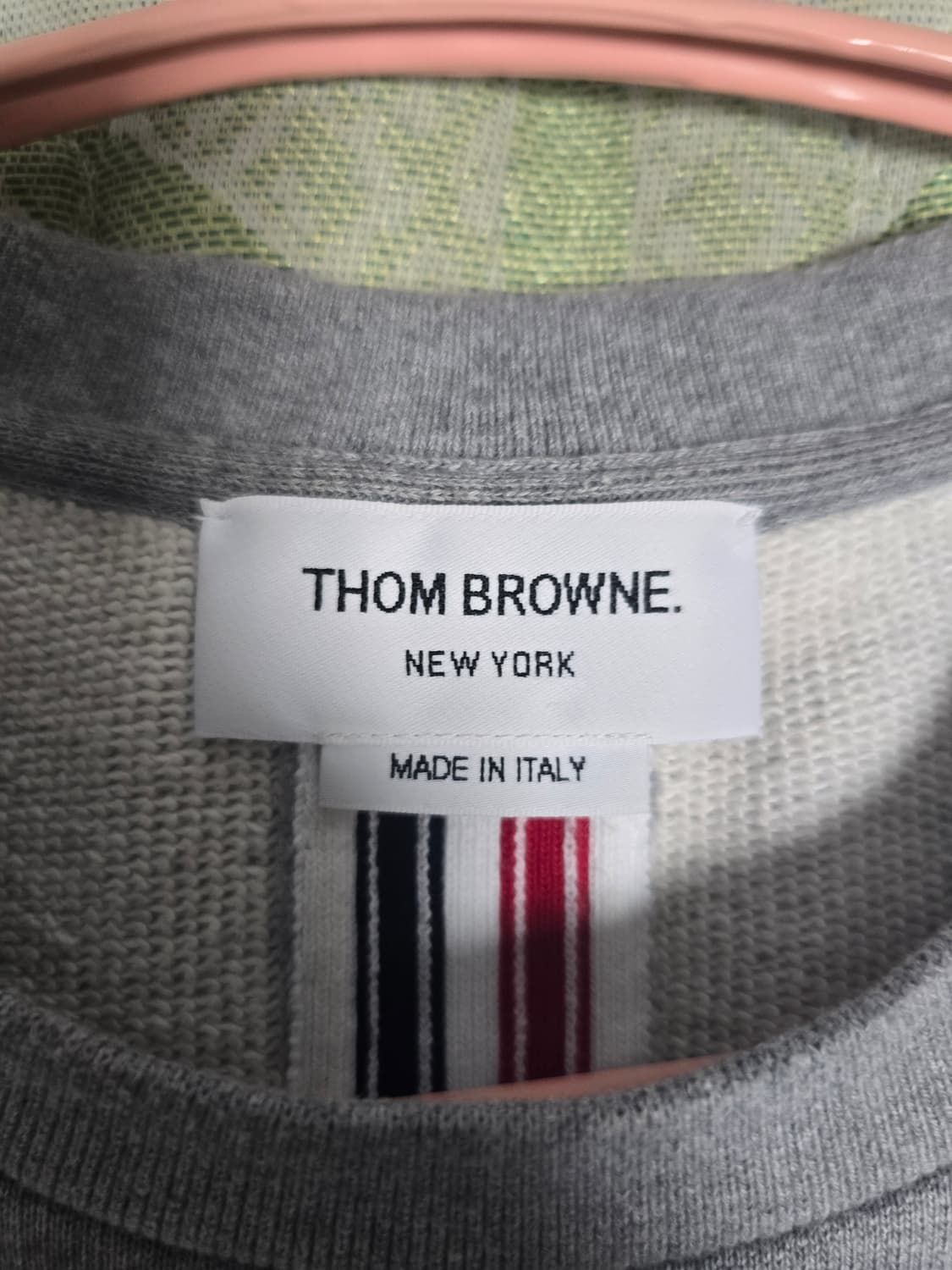 (새상품급)톰브라운 백삼선 그레이 맨투맨 5사이즈 상품이미지4