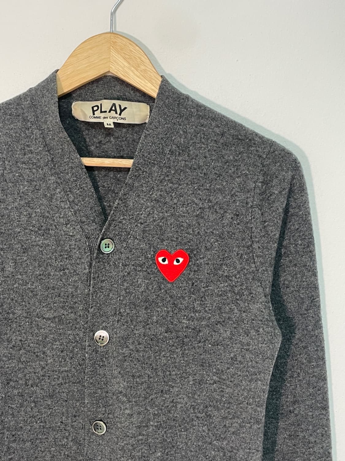 꼼데가르송 차콜 레드와펜 가디건 상품이미지5