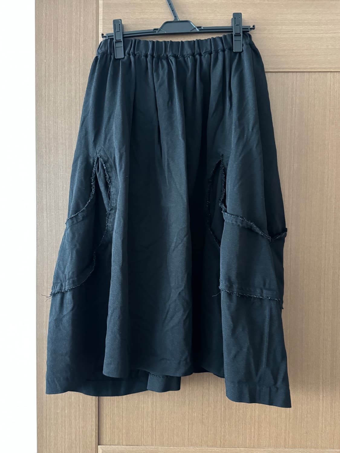 꼼데가르송 블랙 23SS 폴리에스터 컷아웃 스커트 (블랙 xs) 상품이미지2