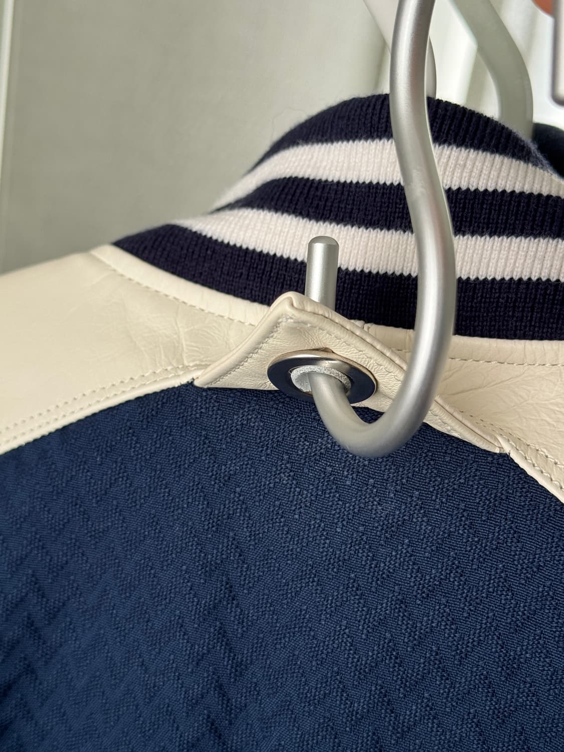 신품급 <made in Japan🇯🇵> 화이트 마운티니어링 바시티 자 상품이미지4