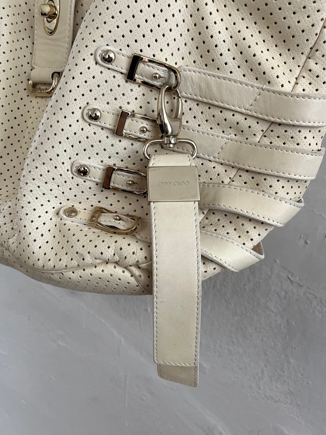 지미추 퍼포레이티브 버클 레더백 상품이미지4