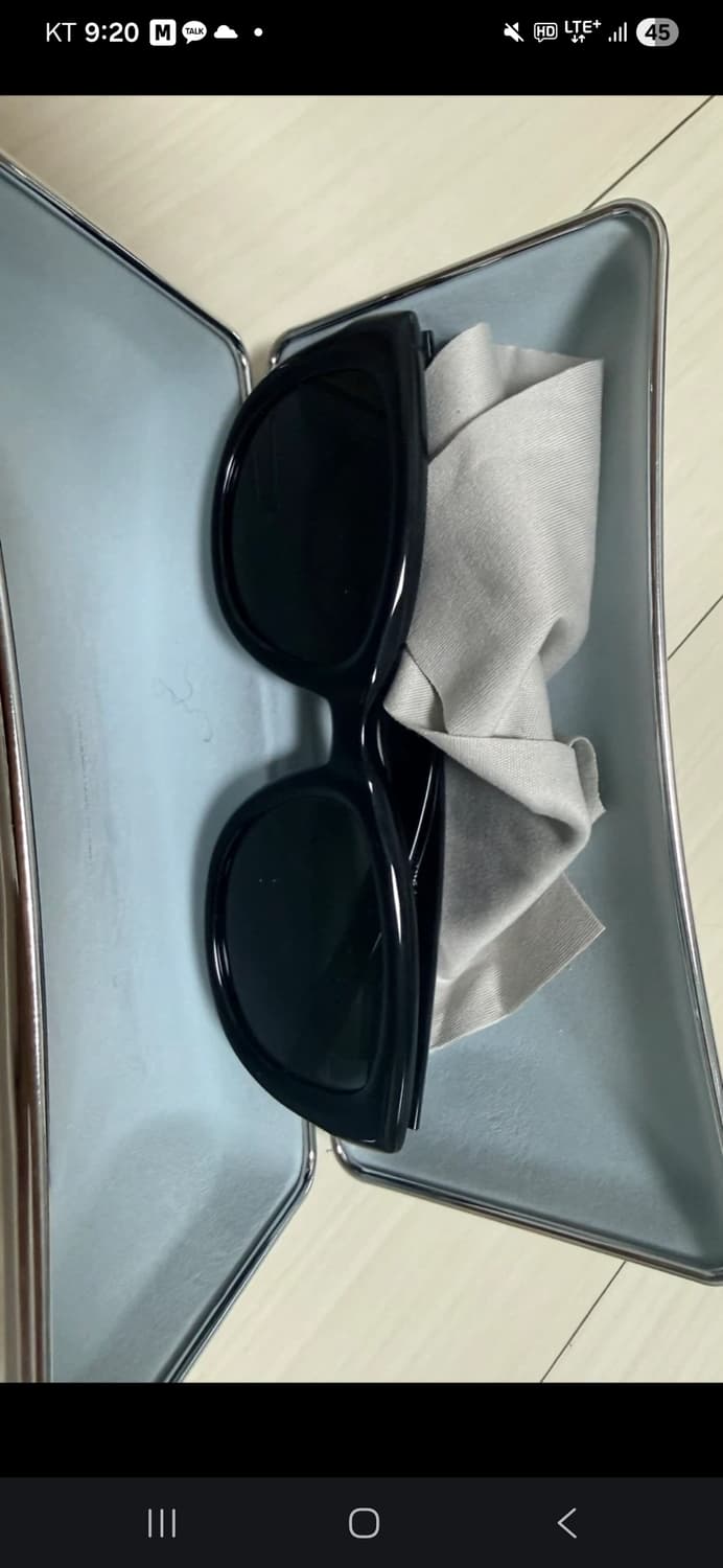 (윤아착용)젠틀몬스터 모노크롬 저렴히팝니다.보증카드o 상품이미지2