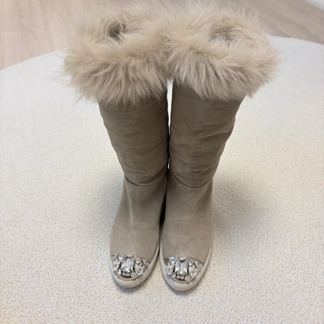 미우미우 퍼 스웨이드 롱 부츠 상품이미지1