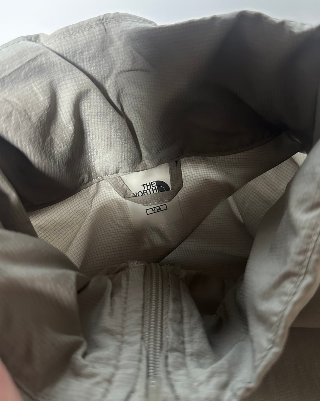 The North Face windbreaker 상품이미지2