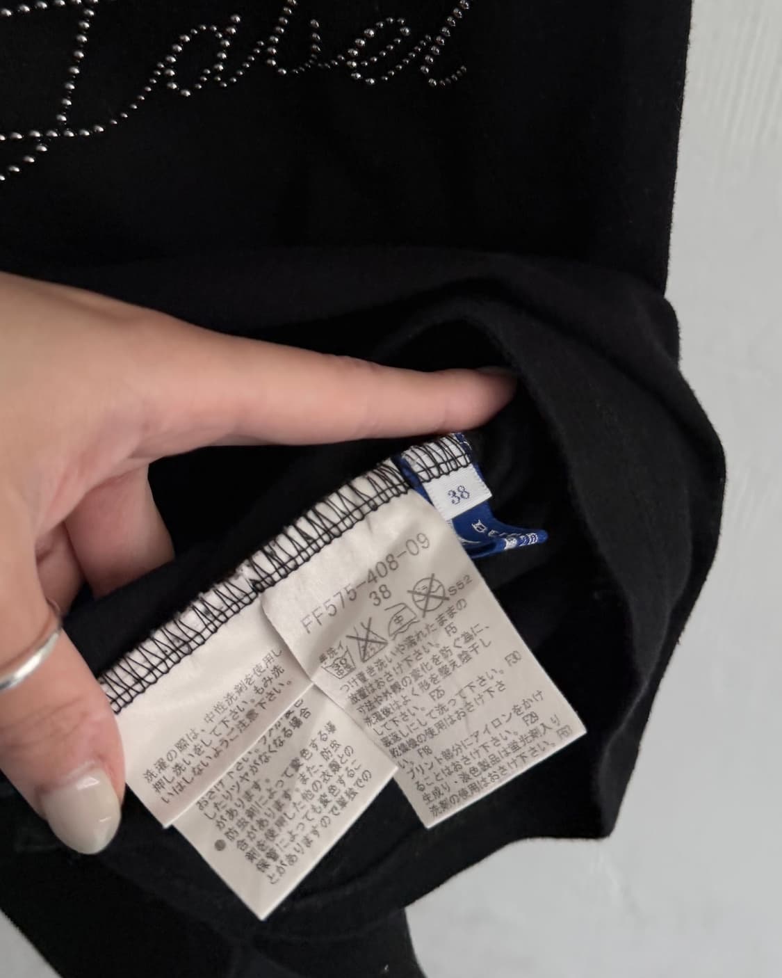 Burberry 버버리 블루라벨 블랙 큐빅 레터링 퍼프 티셔츠 상품이미지4