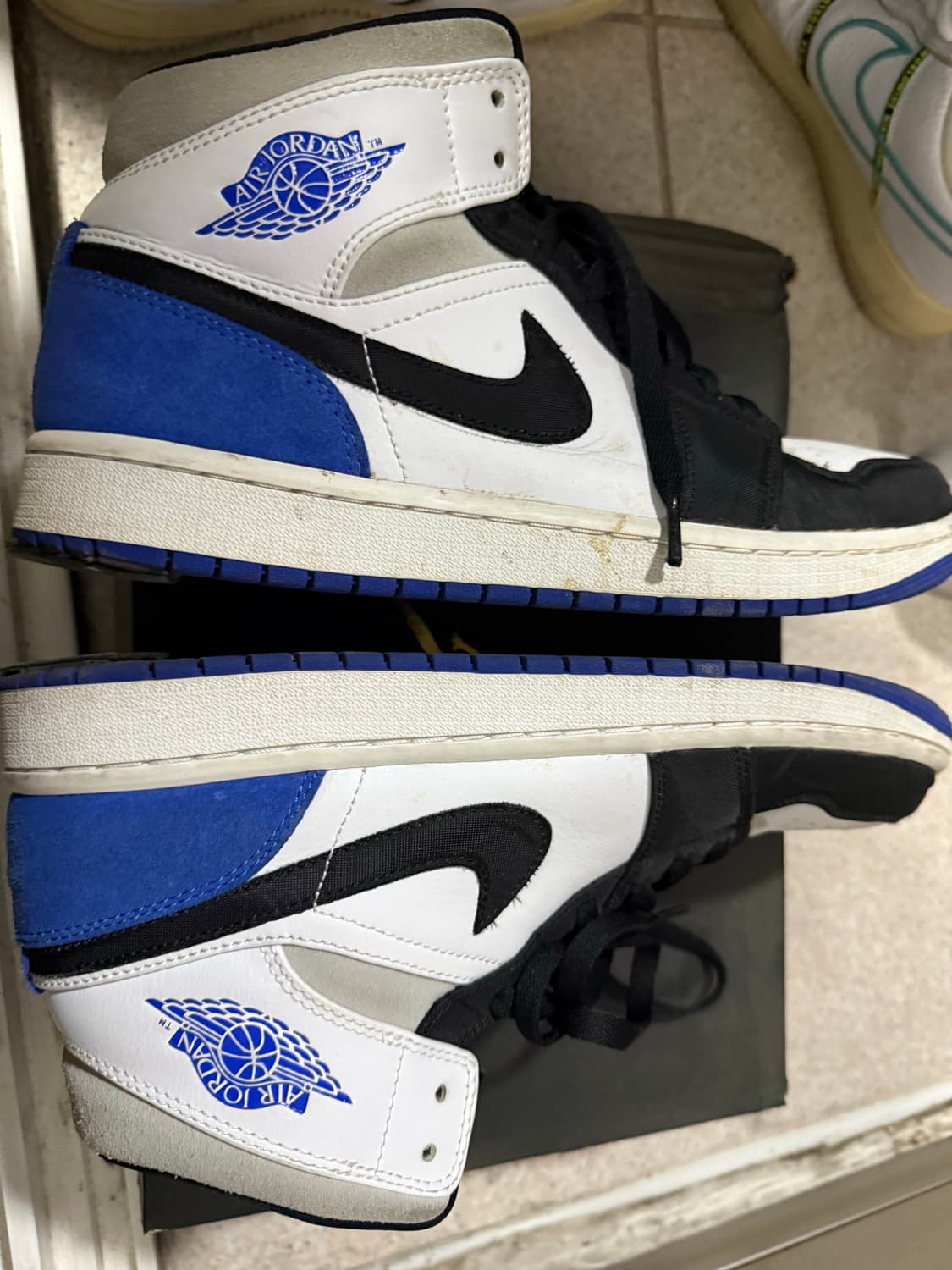 조던 1 미드 SE 하이퍼로얄 285 상품이미지4