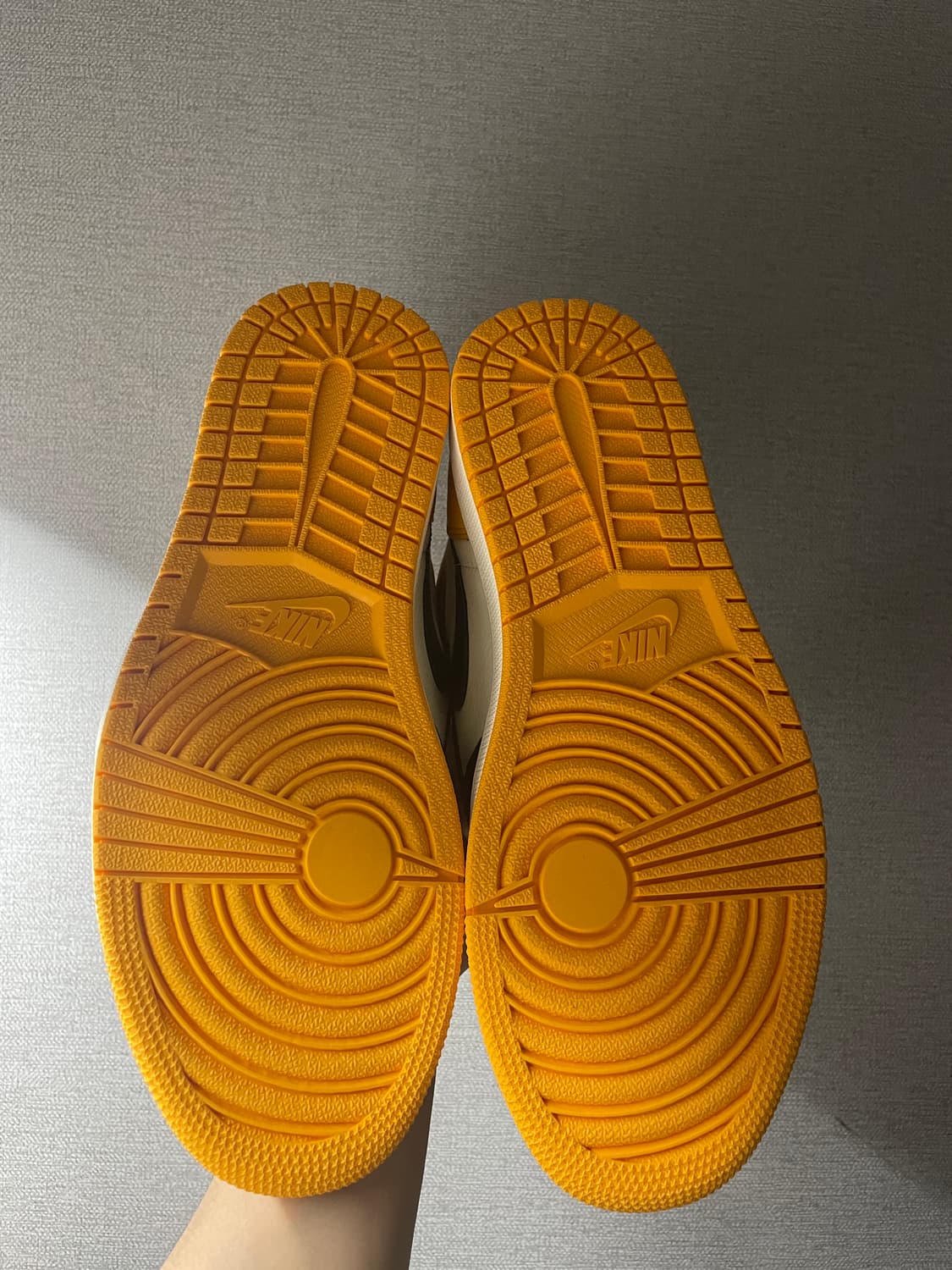 조던1 레트로 하이 OG 택시 상품이미지5