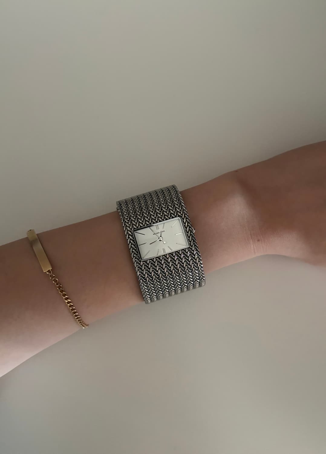 마이클코어스 메탈 뱅글 시계 상품이미지1