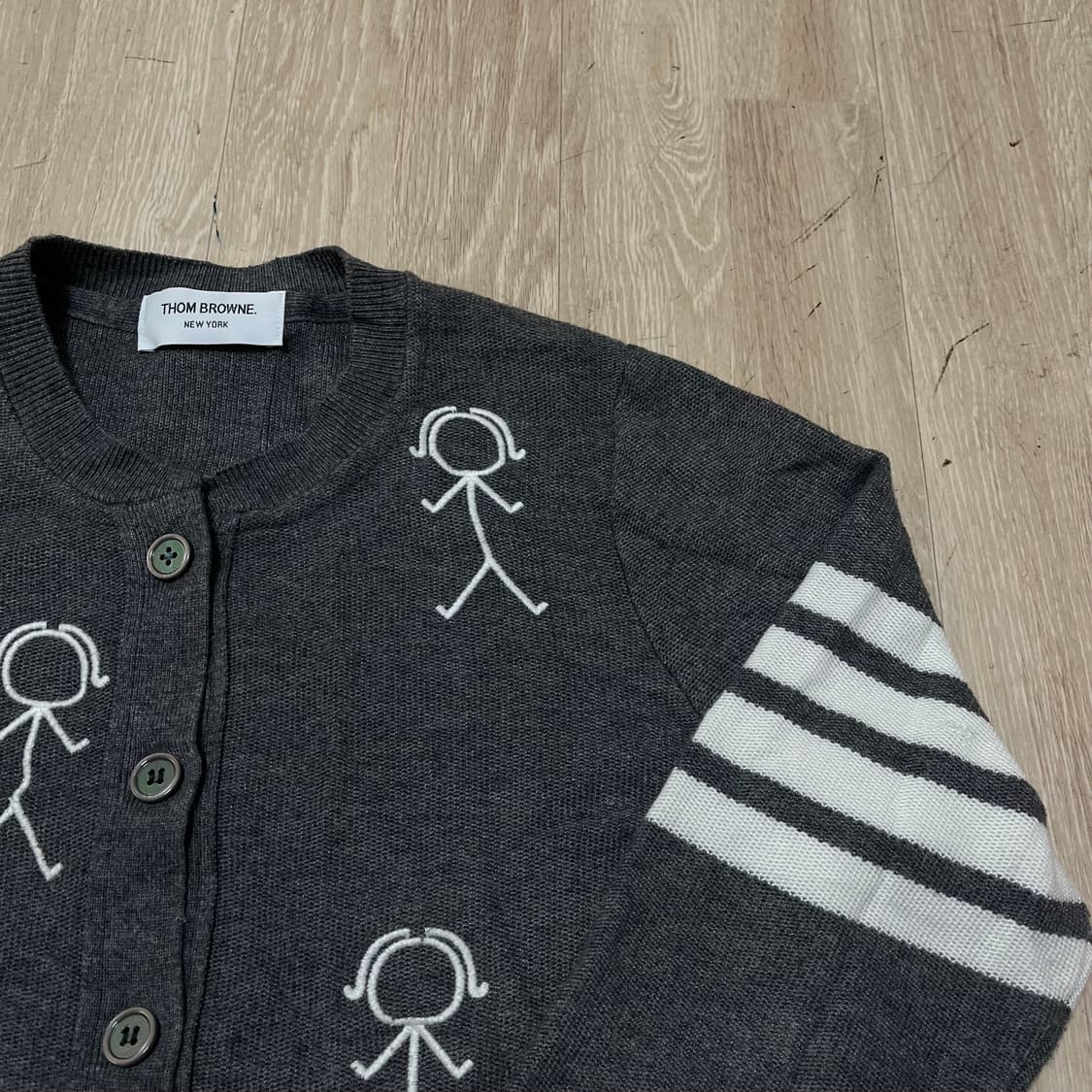 톰브라운 여성 미스터 톰 자수 사선 완장 가디건 상품이미지2