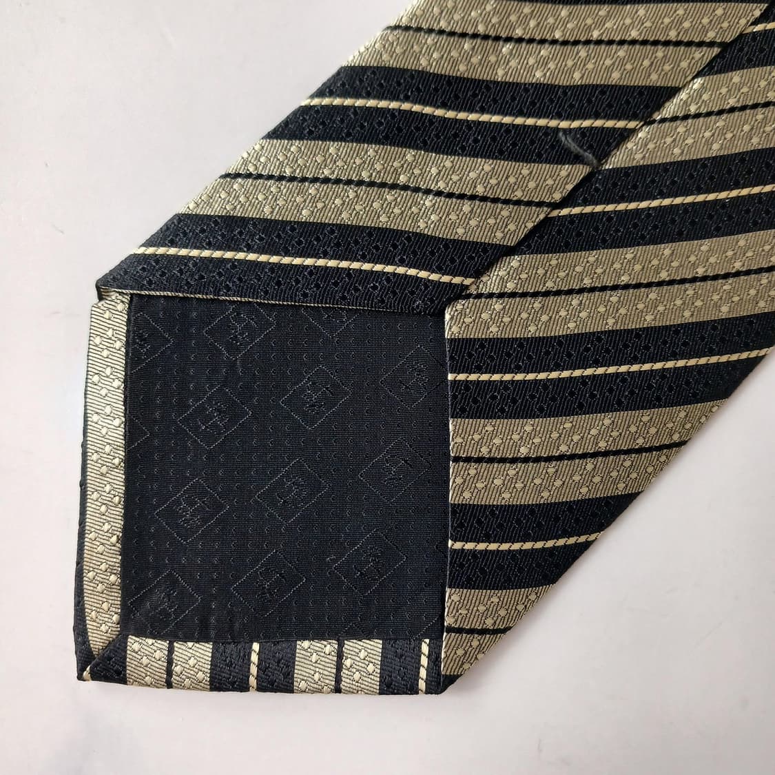 피에르 발망 블랙 & 골드 스트라이프 넥타이 9.5cm A+등급 E925 상품이미지8