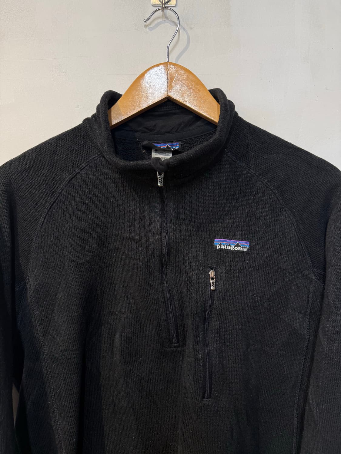 파타고니아 블랙 플리스 하프집업 상품이미지2