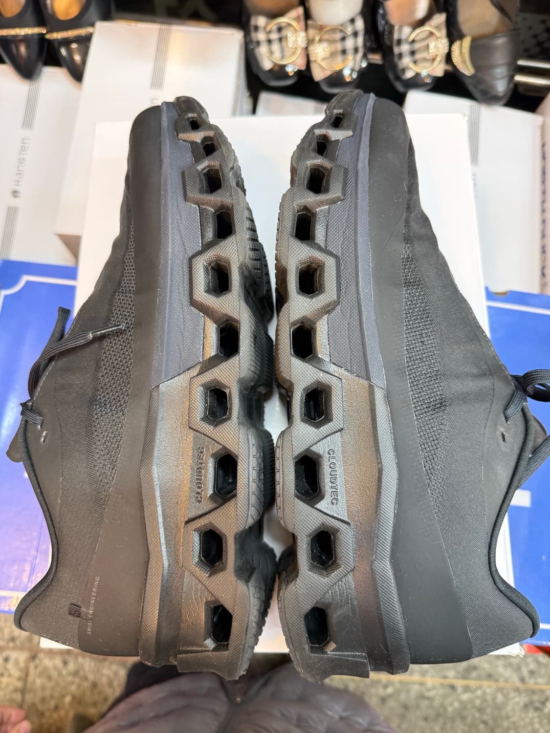 (300) 온 러닝 X 포스트 아카이브 팩션 (파프) 클라우드몬스터 블랙 상품이미지4