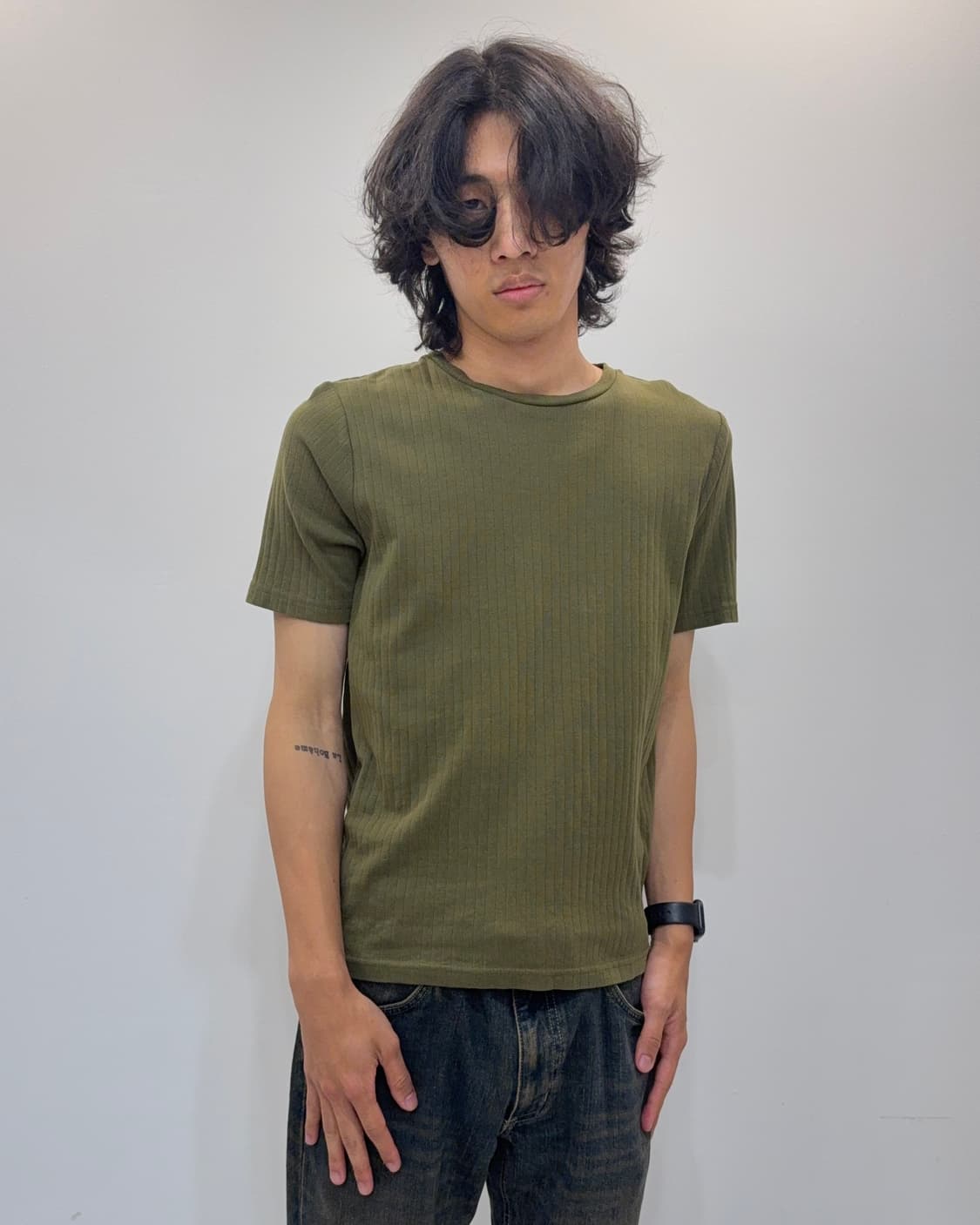 카키 골지 슬림핏 반팔 티셔츠 상품이미지3
