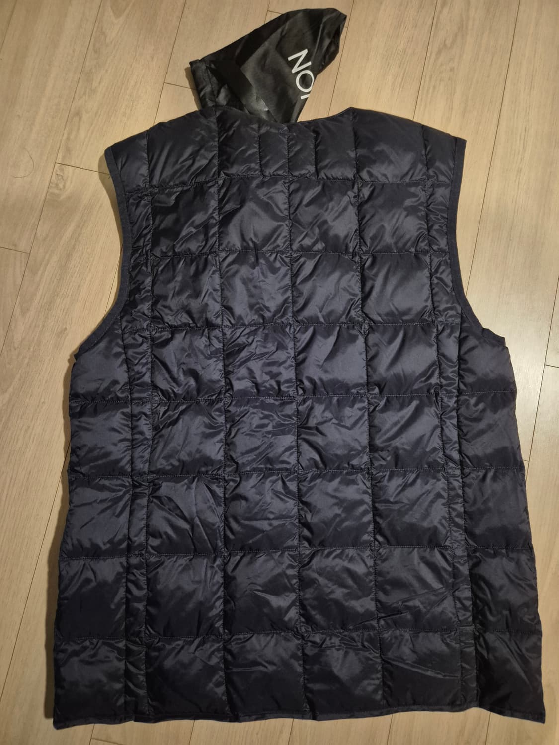 [새상품/S] 타이온 x 비이커 경량다운 베스트 상품이미지4