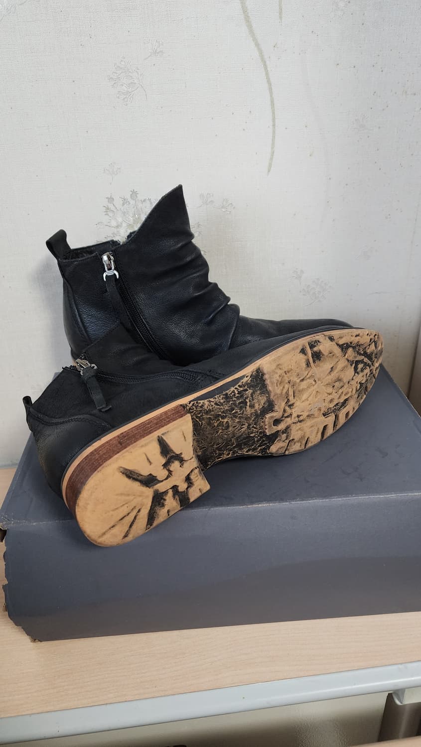 Jik's 블랙 가죽 셔링 앵클 부츠 상품이미지5