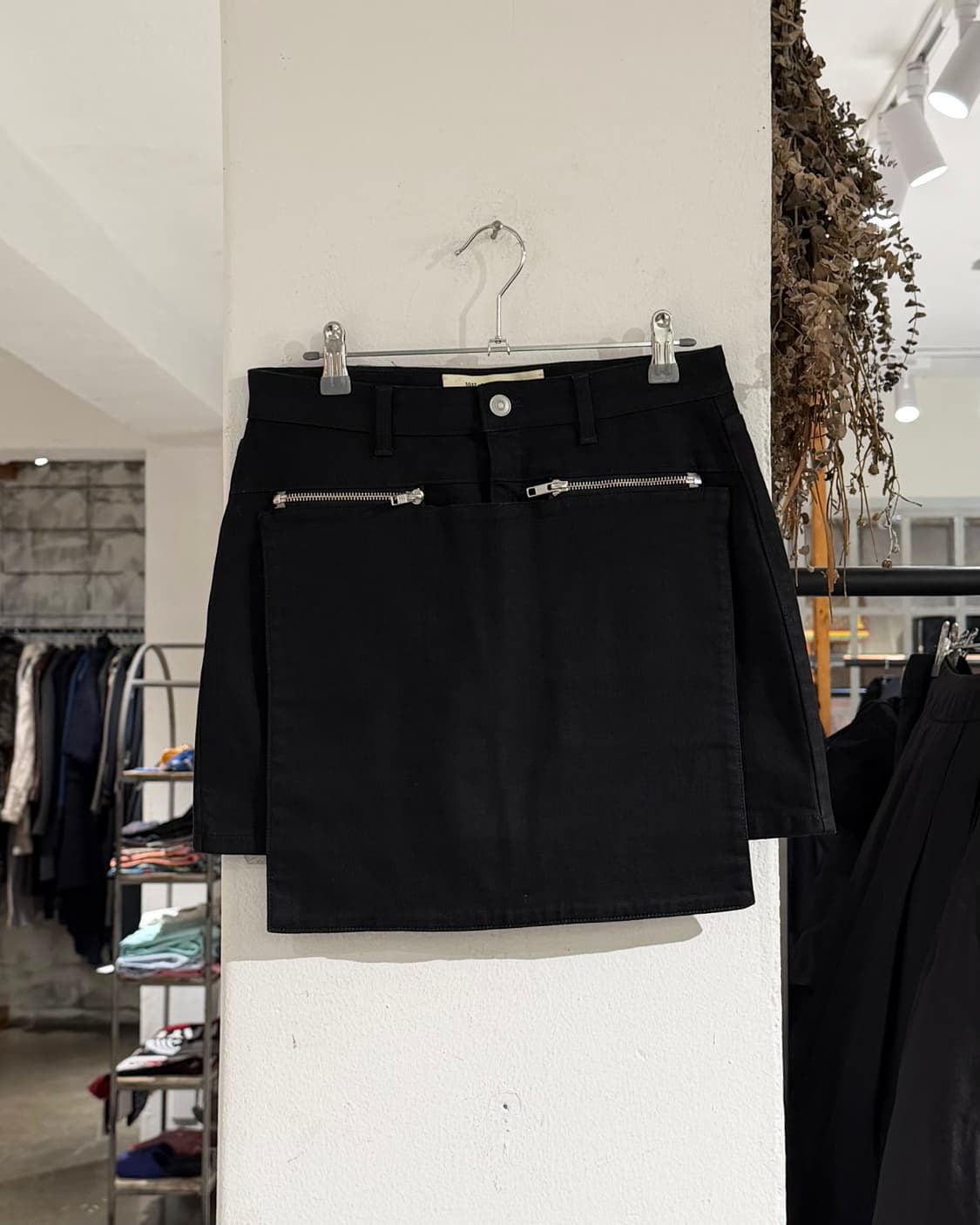 1017 알릭스 9sm 블랙 지퍼 프론트 패널 포켓 미니 스커트 상품이미지2