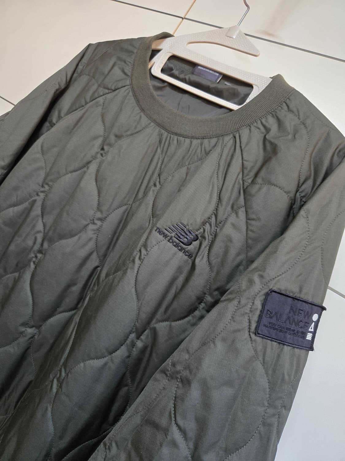 뉴발란스  누빔 퀼팅 맨투맨 상품이미지3