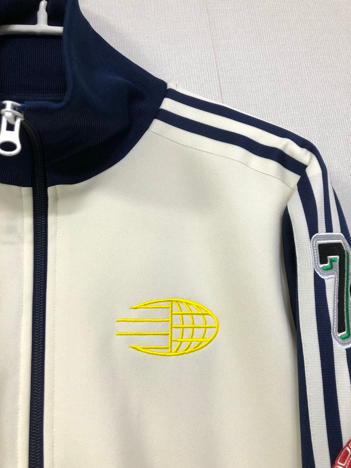 아디다스 남녀공용 프렌치 와펜 배색 트랙탑 져지 90 _ 아이보리/네이비 상품이미지2