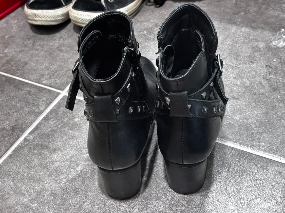 엘칸토 스터드 버클 락시크 앵클부츠 상품이미지2