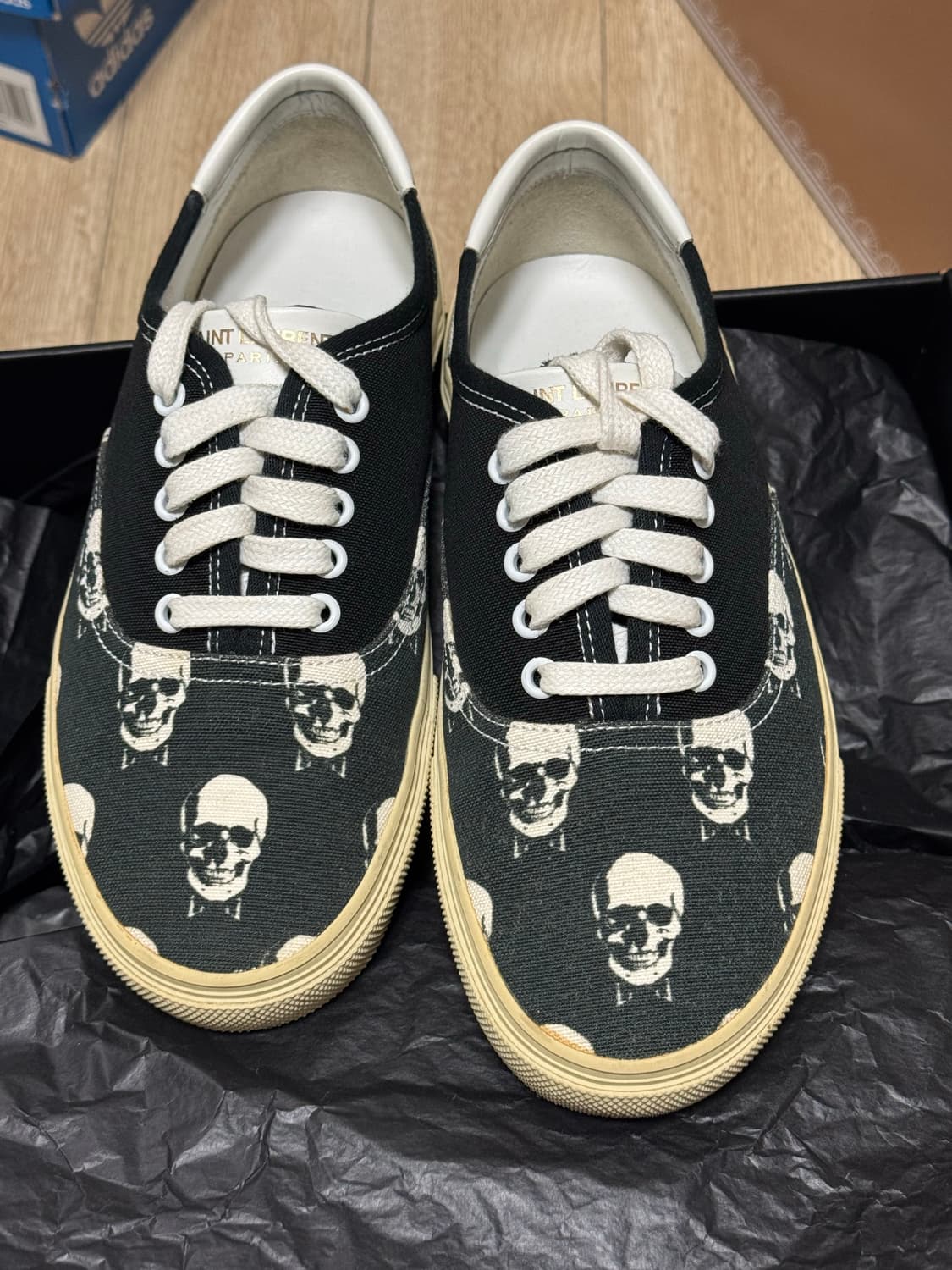 생로랑 스컬 운동화  255사이즈 판매 상품이미지3