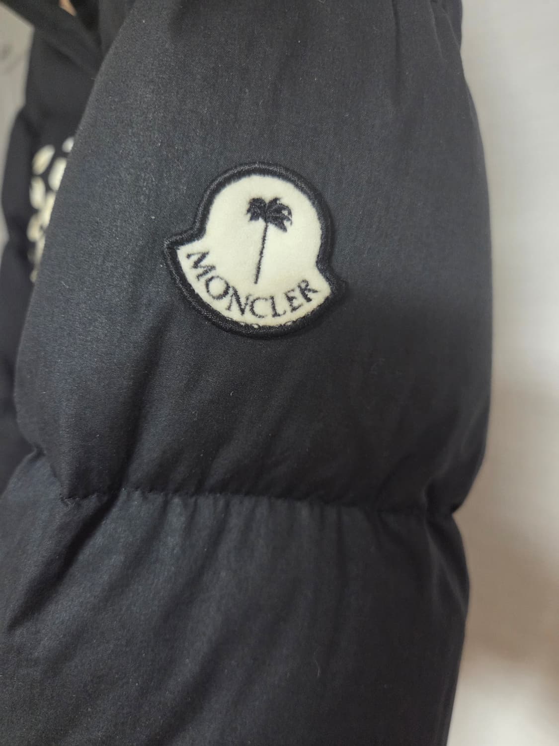 몽클레어 팜앤젤스 페딩 블랙 상품이미지2