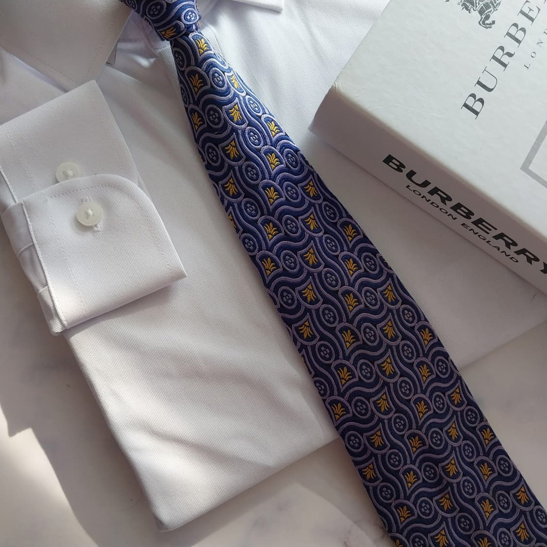 버버리 실크 퍼플 자카드 넥타이 9.5cm A+등급 K1310
 상품이미지7