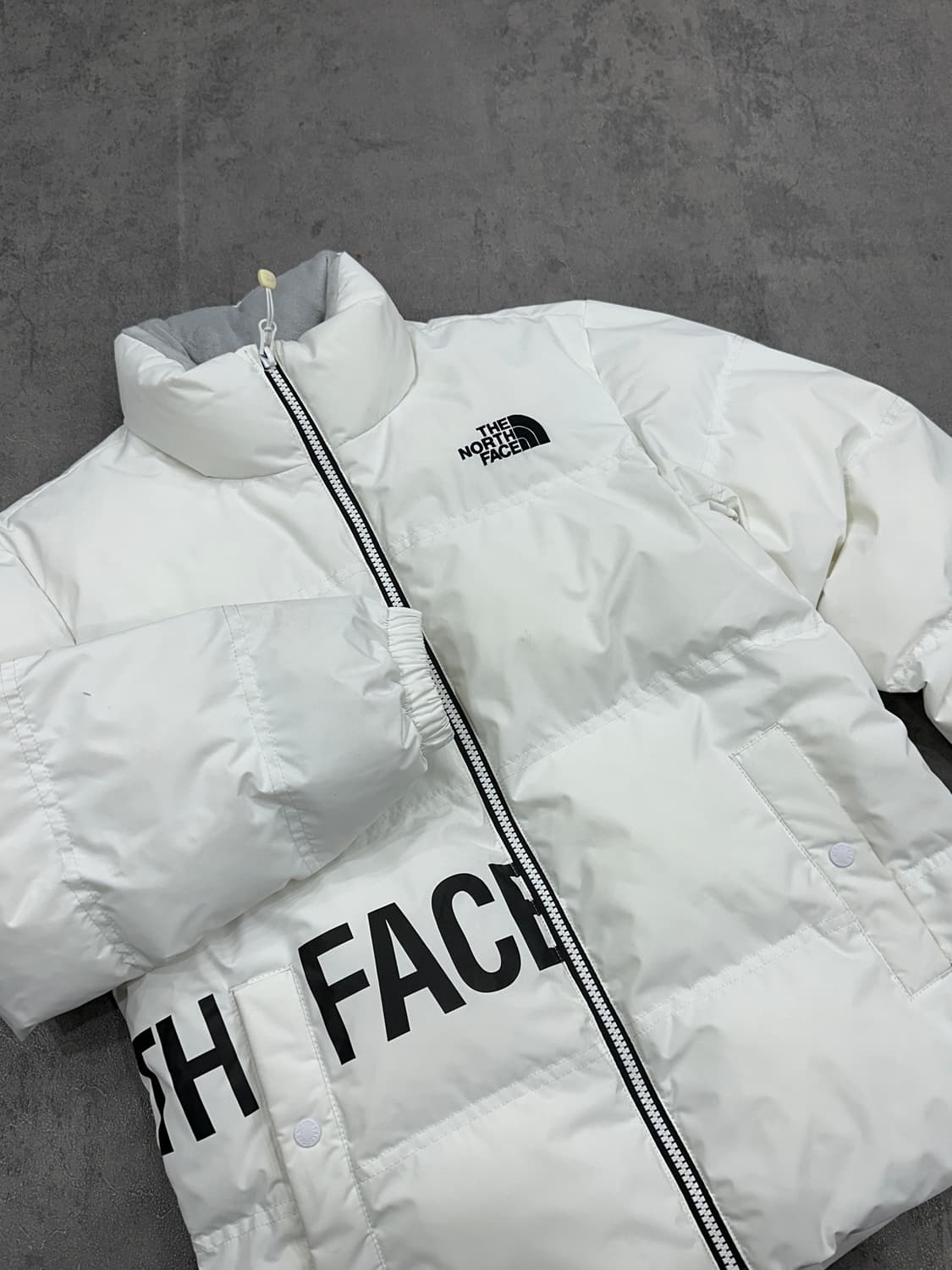 노스페이스 화이트 패딩 상품이미지2