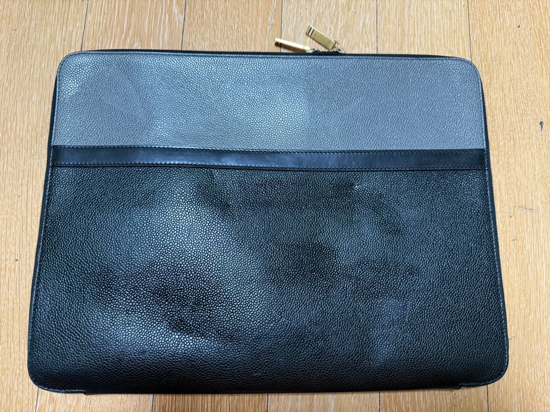 정품 톰브라운 클러치백 블랙/회색 상품이미지2