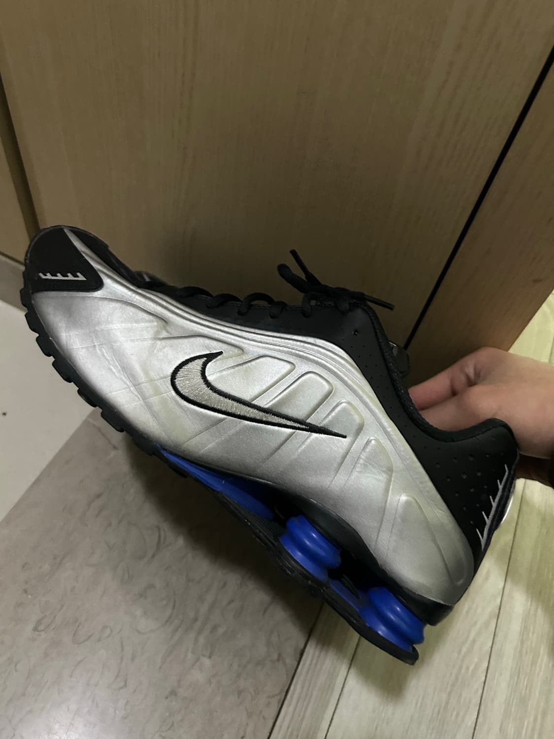 나이키 샥스 r4 메탈릭 실버 앤 블랙 블루 상품이미지2