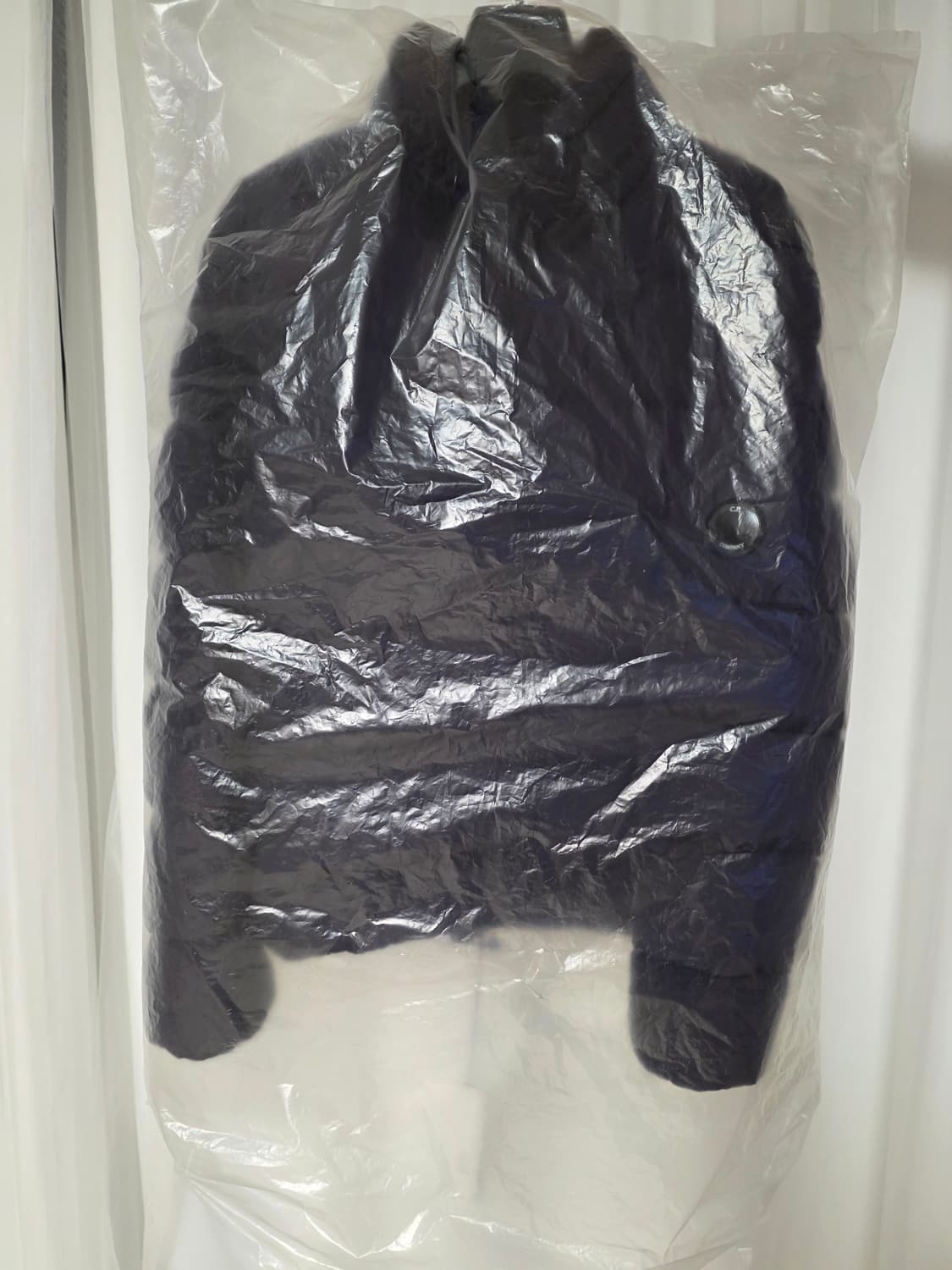 Cp컴퍼니 크롬R 나이트쉐이드 패딩 팝니다(새제품) 상품이미지9