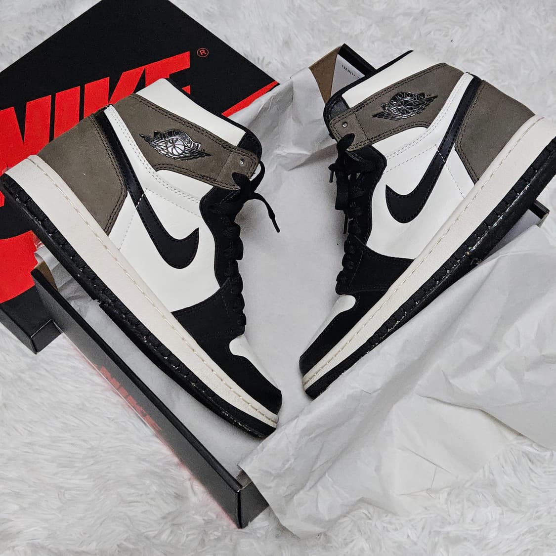 [255] 나이키 에어 조던 1 하이 OG 다크 모카 상품이미지2