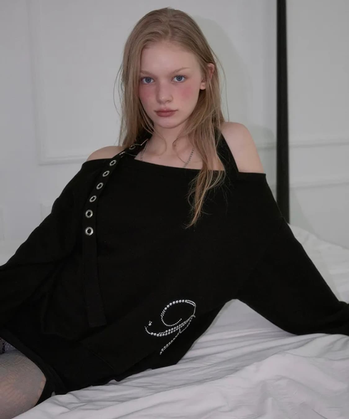 새상품)) 로제프란츠 아일렛 스트랩 오프숄더 맨투맨 상품이미지1