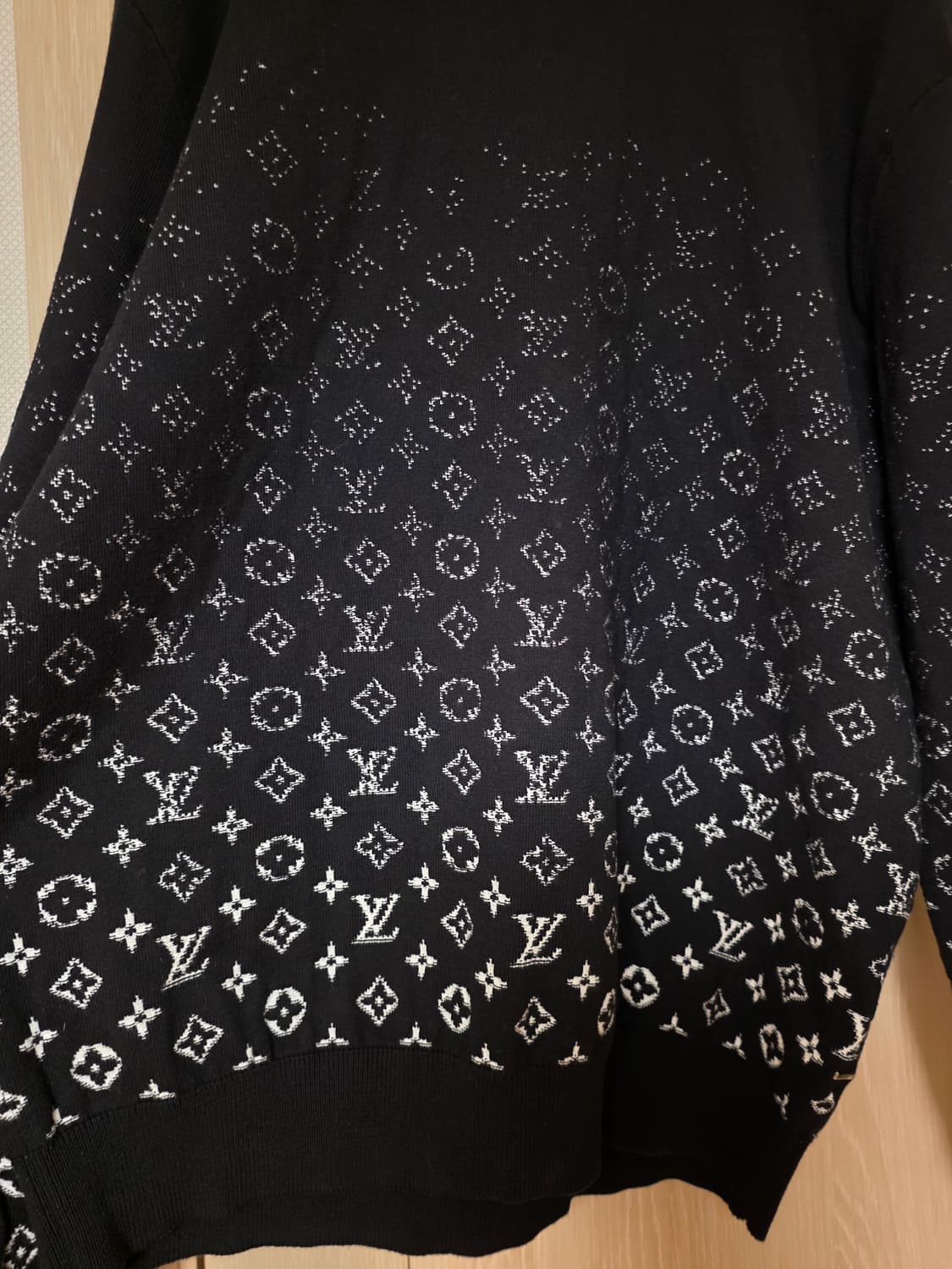 [2XL] 루이비통 그라데이션 모노그램 니트 새상품급 상품이미지2